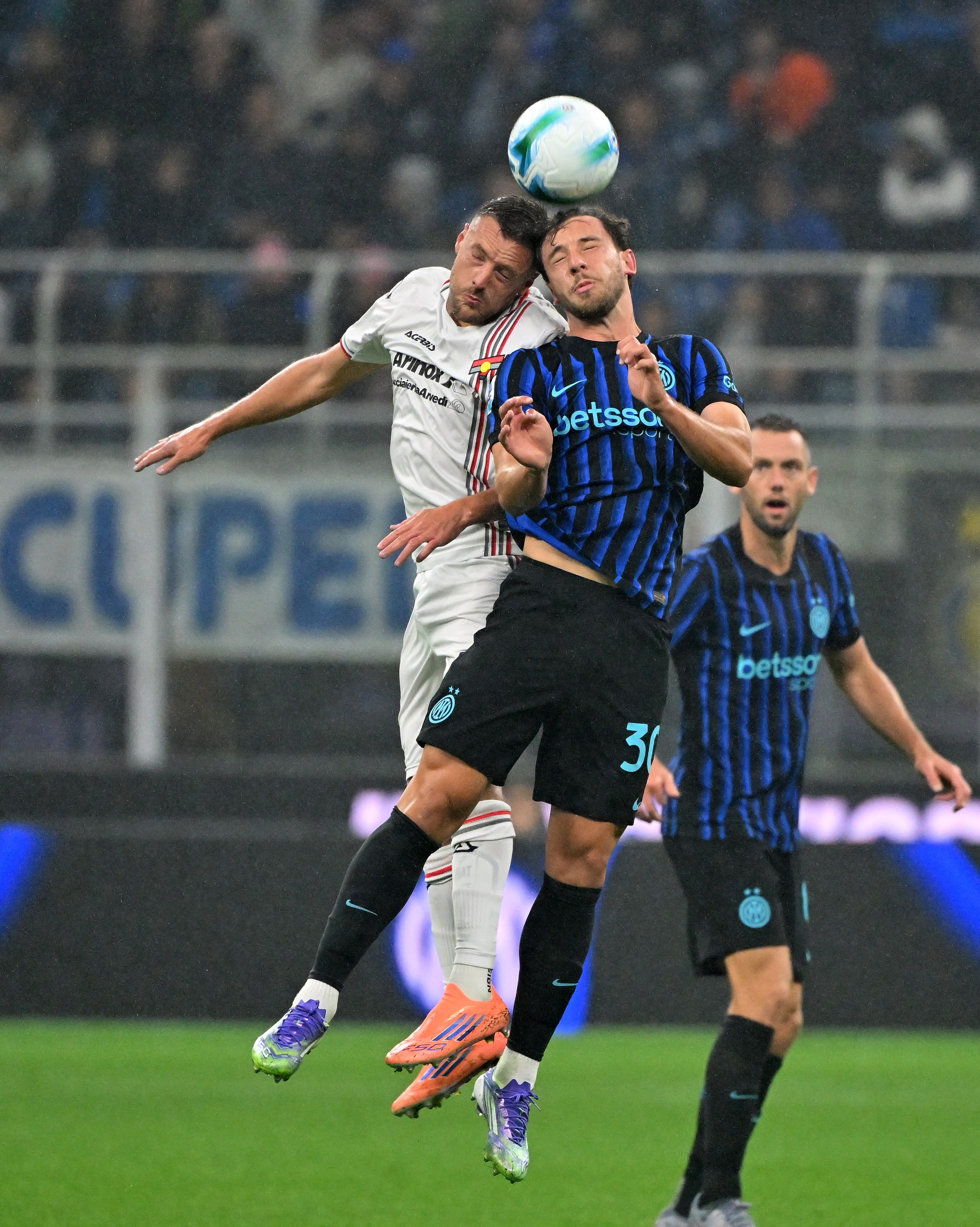 国际米兰意甲击败热那亚巴雷拉远射破门